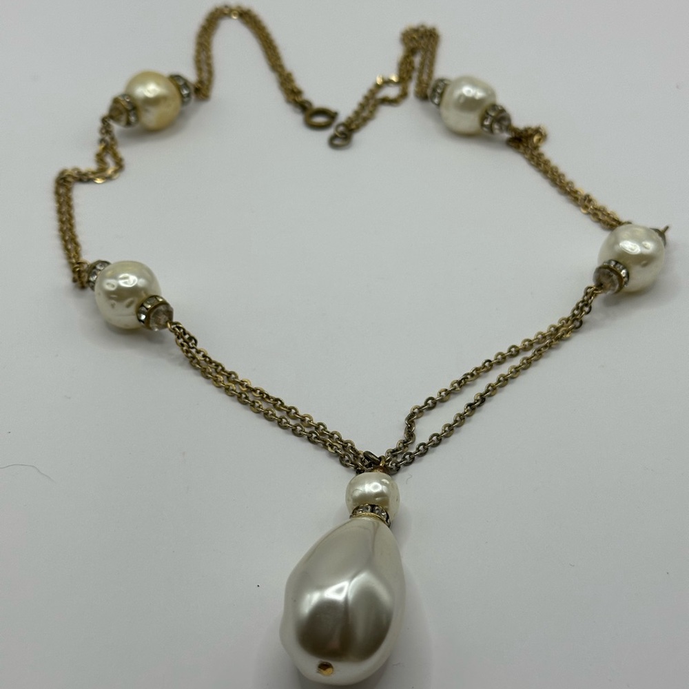 Elegant Vintage Gold-tone and Pearl Necklace with crystals